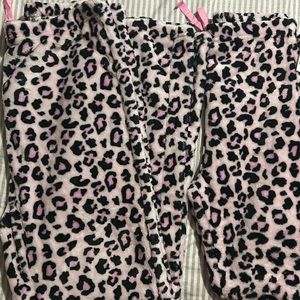 Some mom and daughter matching like twins